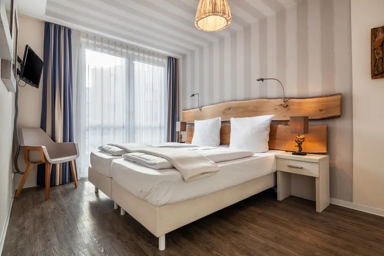 Schlafzimmer 1